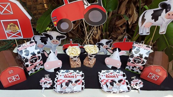 Kiddies Theme Parties offers personalized Farm Animals party supplies and decor for sale.