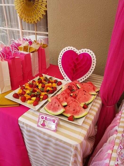 Kiddies Theme Parties offers personalized birthday party supplies and decor for sale.