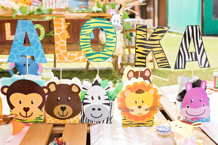 Kiddies Theme Parties offers personalized birthday party supplies and decor for sale.