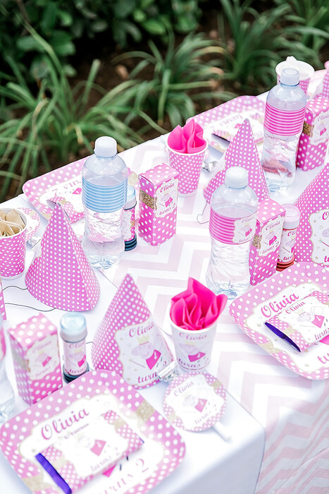 Kiddies Theme Parties offers personalized birthday party supplies and decor for sale.