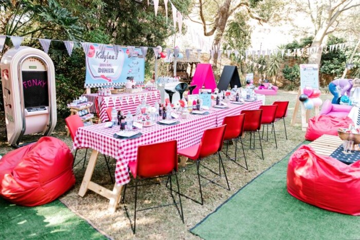 Kiddies Theme Parties offers personalized birthday party supplies and decor for sale.