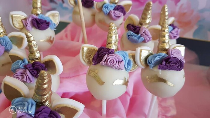 Kiddies Theme Parties offers personalized birthday party supplies and decor for sale.