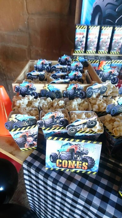 Kiddies Theme Parties offers personalized birthday party supplies and decor for sale.