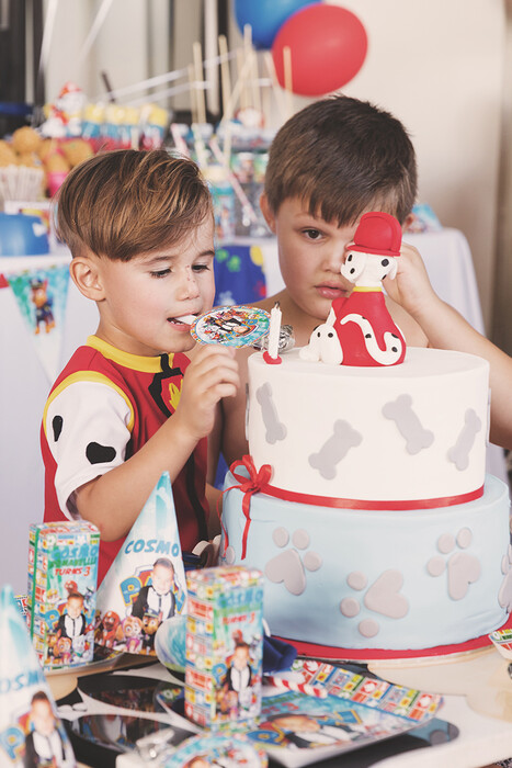Kiddies Theme Parties offers personalized birthday party supplies and decor for sale.