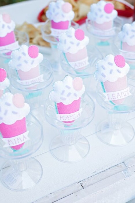 Kiddies Theme Parties offers personalized birthday party supplies and decor for sale.