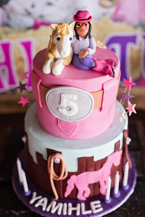 Kiddies Theme Parties offers personalized birthday party supplies and decor for sale.