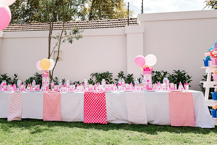 Kiddies Theme Parties offers personalized birthday party supplies and decor for sale.