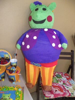 Kiddies Theme Parties offers personalized birthday party supplies and decor for sale.
