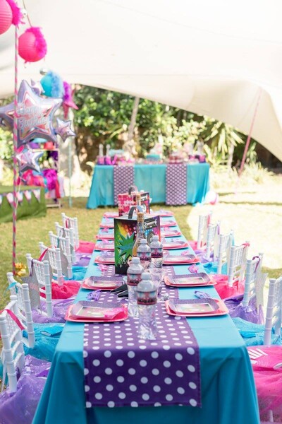 Kiddies Theme Parties offers personalized birthday party supplies and decor for sale.