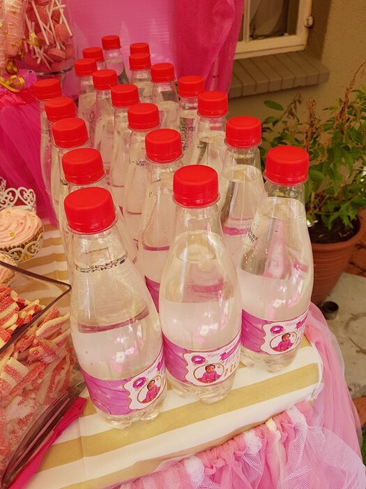 Kiddies Theme Parties offers personalized birthday party supplies and decor for sale.
