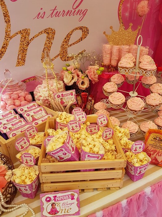 Kiddies Theme Parties offers personalized birthday party supplies and decor for sale.