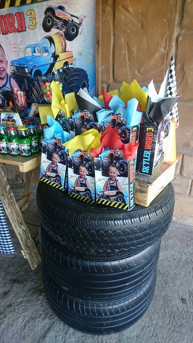 Kiddies Theme Parties offers personalized birthday party supplies and decor for sale.