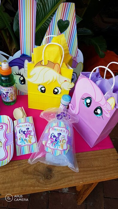 Kiddies Theme Parties offers personalized birthday party supplies and decor for sale.