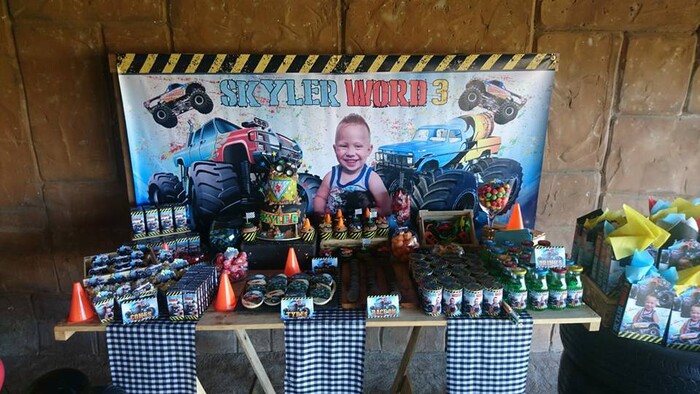 Kiddies Theme Parties offers personalized birthday party supplies and decor for sale.