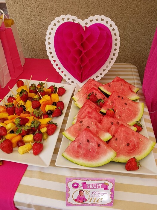 Kiddies Theme Parties offers personalized birthday party supplies and decor for sale.