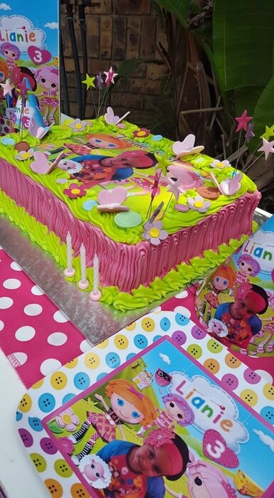 Kiddies Theme Parties hire out jumping castles for your baby shower.