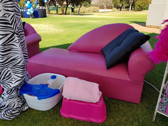 Kiddies Theme Parties offers personalized birthday party supplies and decor for sale.