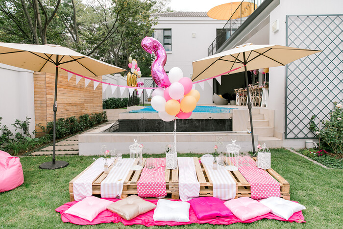 Kiddies Theme Parties offers personalized birthday party supplies and decor for sale.
