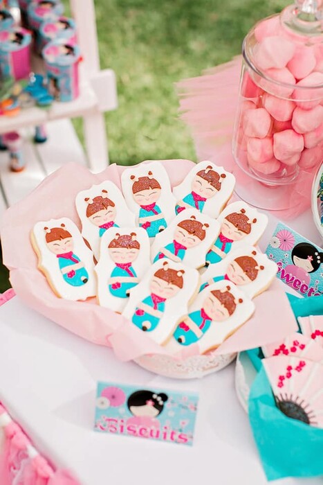 Kiddies Theme Parties offers personalized birthday party supplies and decor for sale.