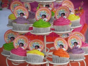 Kiddies Theme Parties offers personalized birthday party supplies and decor for sale.