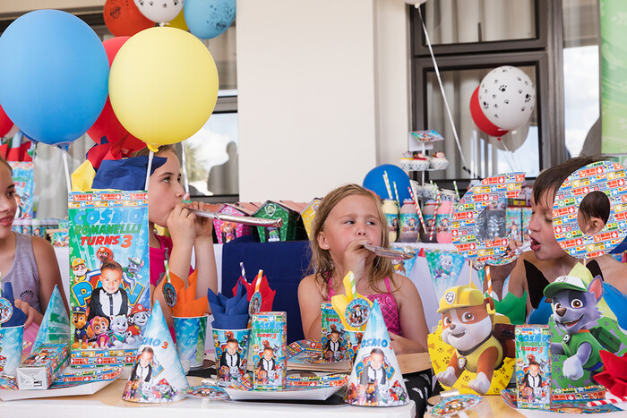 Kiddies Theme Parties offers personalized birthday party supplies and decor for sale.