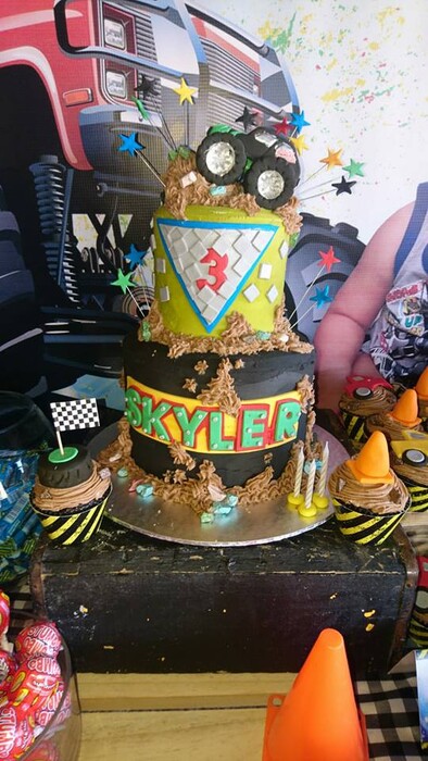 Kiddies Theme Parties offers personalized birthday party supplies and decor for sale.