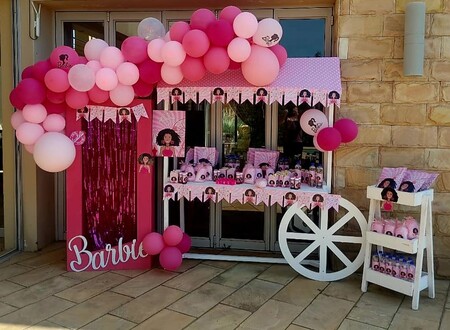 Kiddies Theme Parties offers personalized birthday party supplies and decor for sale.