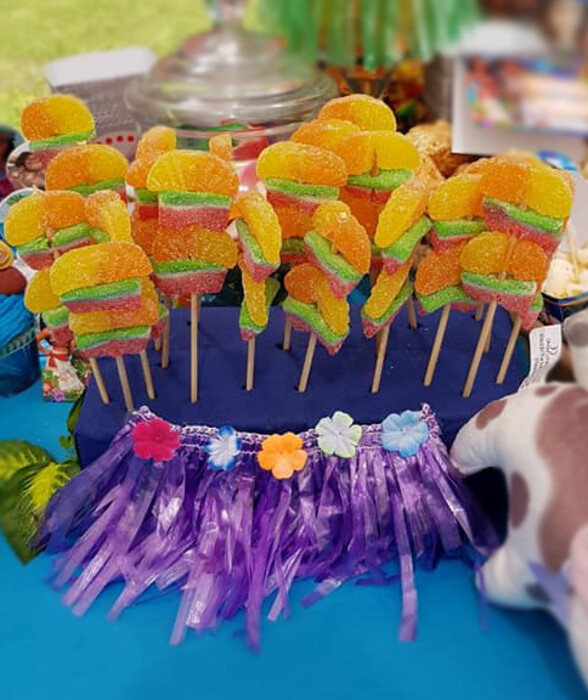 Kiddies Theme Parties offers personalized birthday party supplies and decor for sale.