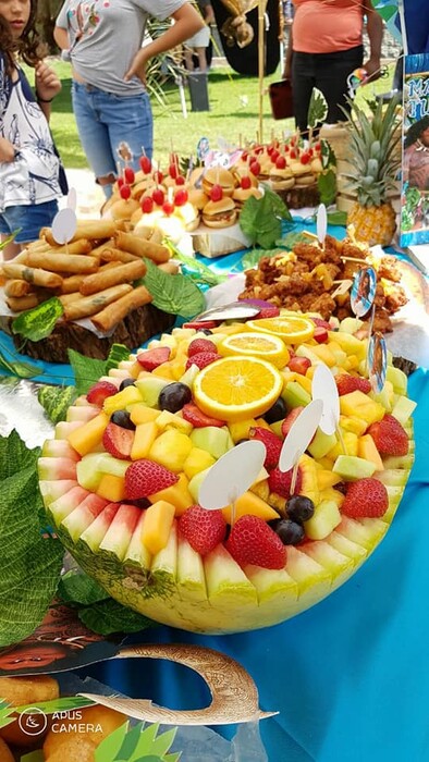 Kiddies Theme Parties offers personalized birthday party supplies and decor for sale.