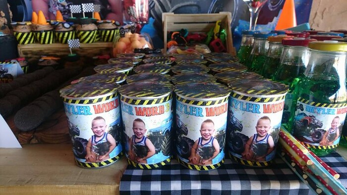 Kiddies Theme Parties offers personalized birthday party supplies and decor for sale.