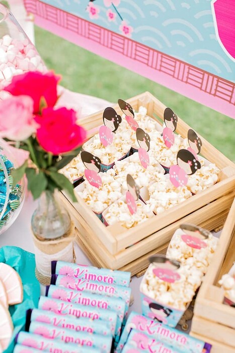 Kiddies Theme Parties offers personalized birthday party supplies and decor for sale.