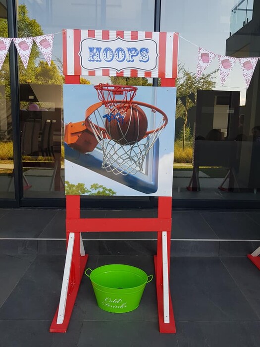 Kiddies Theme Parties offers personalized birthday party supplies and decor for sale.