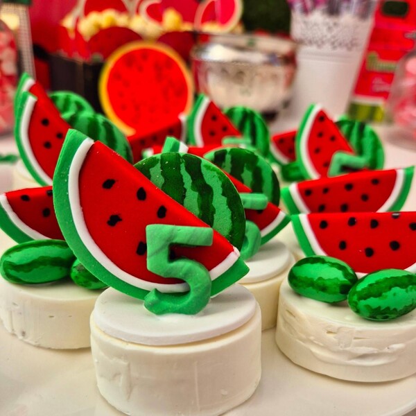 Kiddies Theme Parties offers personalized birthday party supplies and decor for sale.