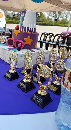 * Our custom made party supplies include personalised pvc banners, party packs, movie boxes and more.