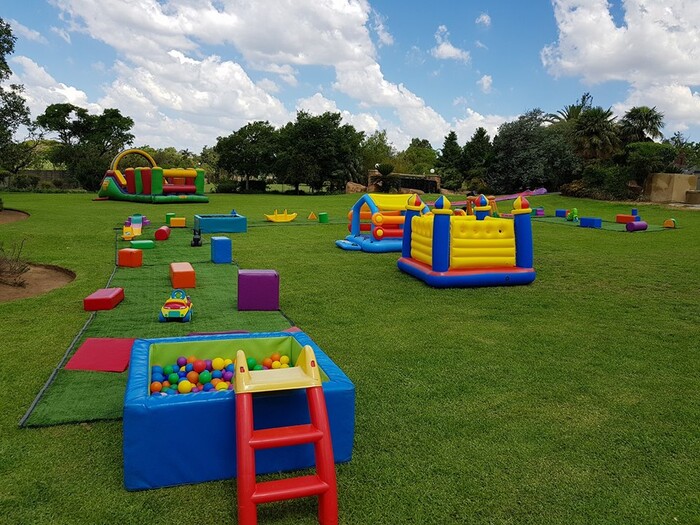 Kiddies Theme Parties offers personalized birthday party supplies and decor for sale.