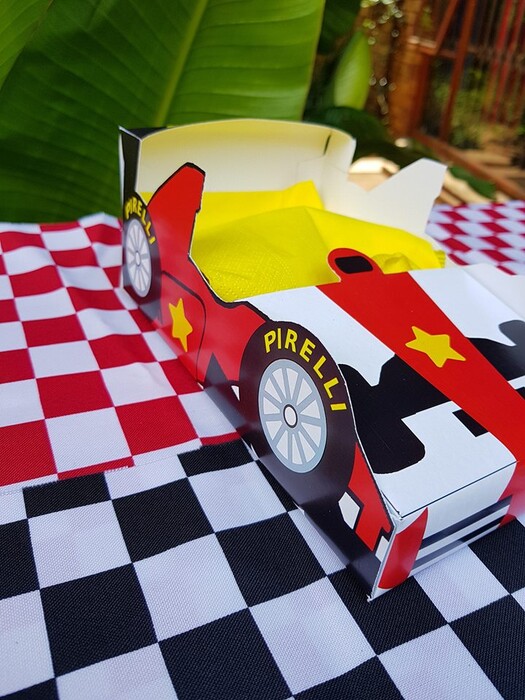 Kiddies Theme Parties offers personalized birthday party supplies and decor for sale.