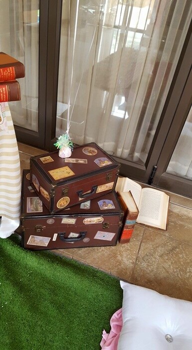 Kiddies Theme Parties offers personalized Vintage Picnic party supplies and decor for sale.