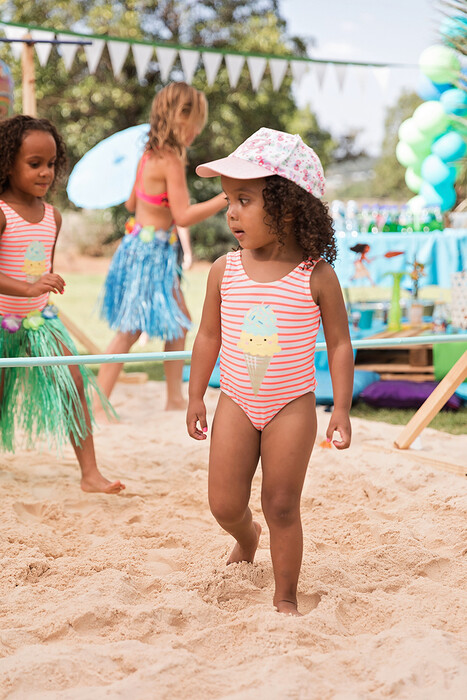 Kiddies Theme Parties offers personalized birthday party supplies and decor for sale.