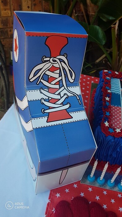 Kiddies Theme Parties offers personalized birthday party supplies and decor for sale.