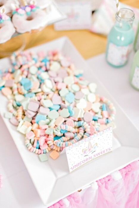 Kiddies Theme Parties offers personalized birthday party supplies and decor for sale.