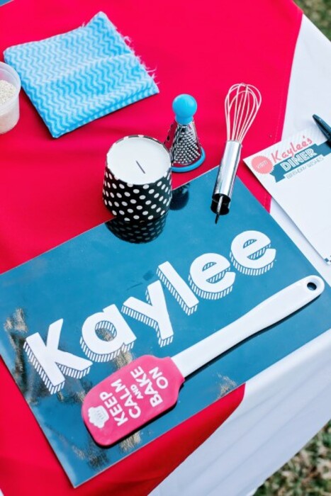 Kiddies Theme Parties offers personalized birthday party supplies and decor for sale.