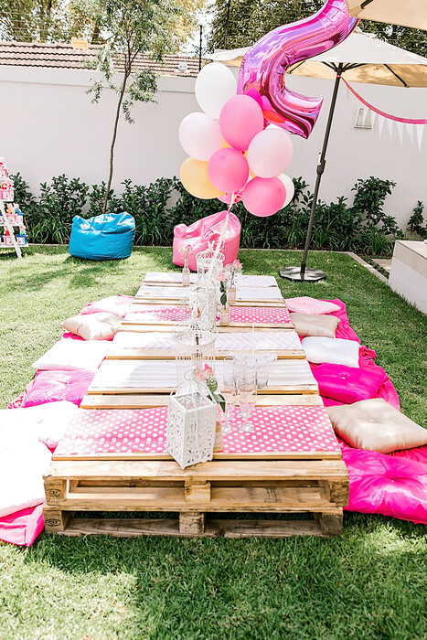 Kiddies Theme Parties offers personalized birthday party supplies and decor for sale.