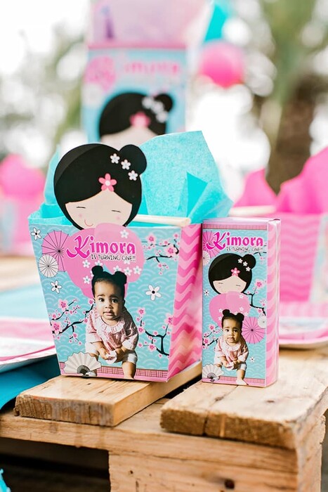 Kiddies Theme Parties offers personalized birthday party supplies and decor for sale.