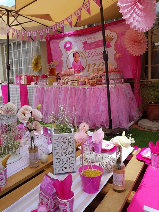 Kiddies Theme Parties offers personalized birthday party supplies and decor for sale.