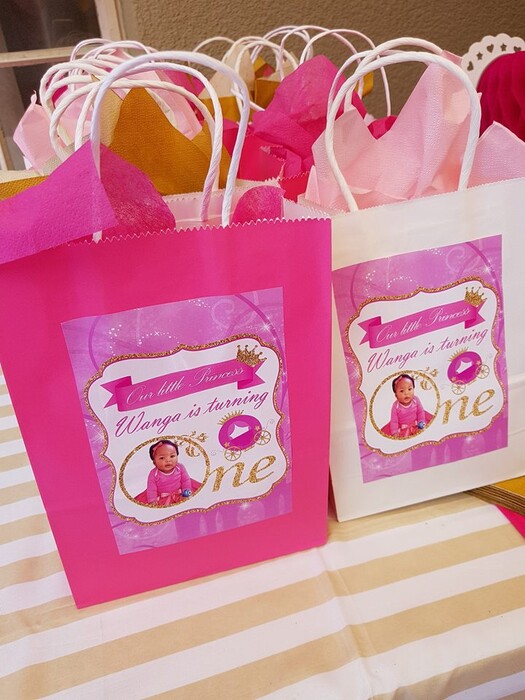 Kiddies Theme Parties offers personalized birthday party supplies and decor for sale.