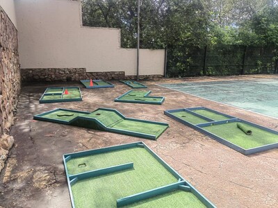 Kiddies Theme Parties offers personalized birthday party supplies and decor for sale.