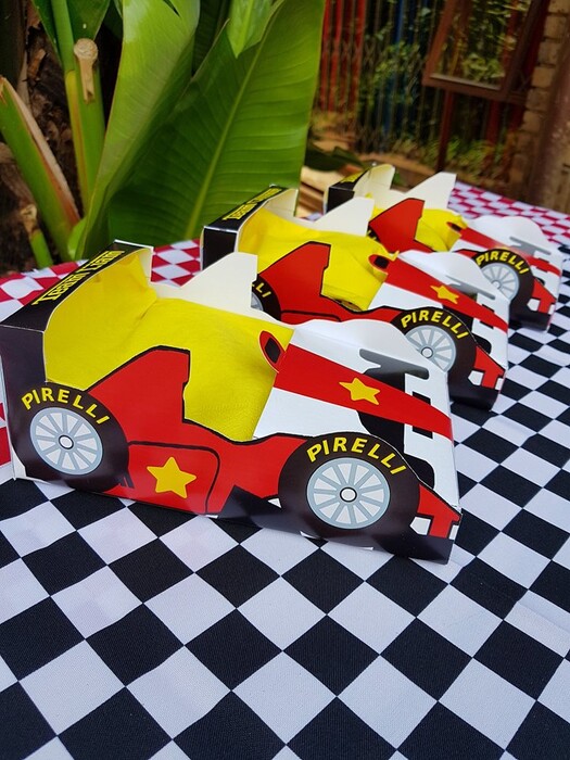 Kiddies Theme Parties offers personalized birthday party supplies and decor for sale.