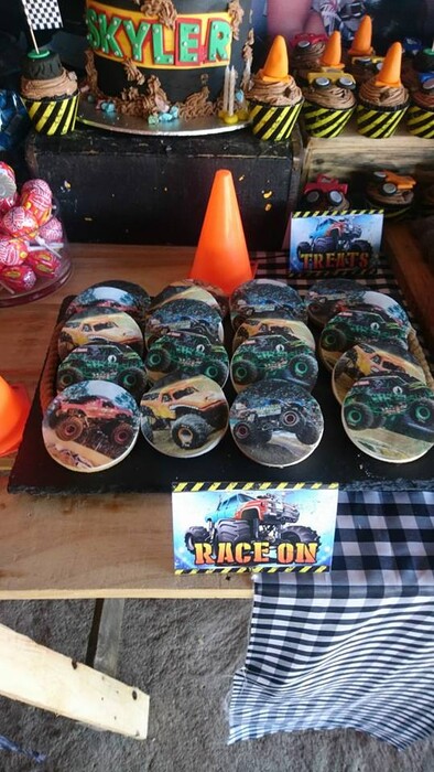 Kiddies Theme Parties offers personalized birthday party supplies and decor for sale.