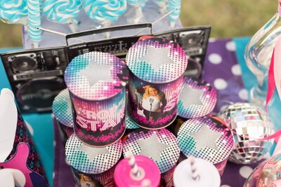 Kiddies Theme Parties offers personalized birthday party supplies and decor for sale.