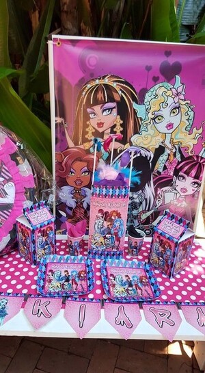 Kiddies Theme Parties offers personalized birthday party supplies and decor for sale.